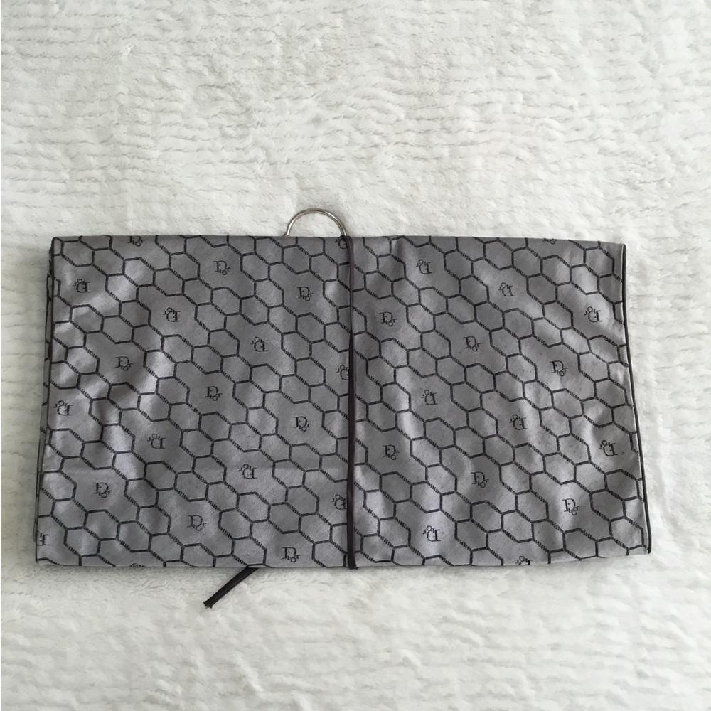 Christian Dior, a honeycomb hanging bathroom organiser - Picture 2 of 11